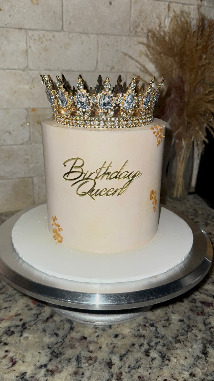 Birthday queen cake with crown